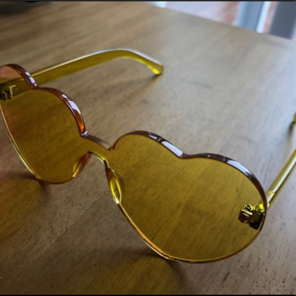 Accessories - Rimless Heart Sunglasses 💛💛